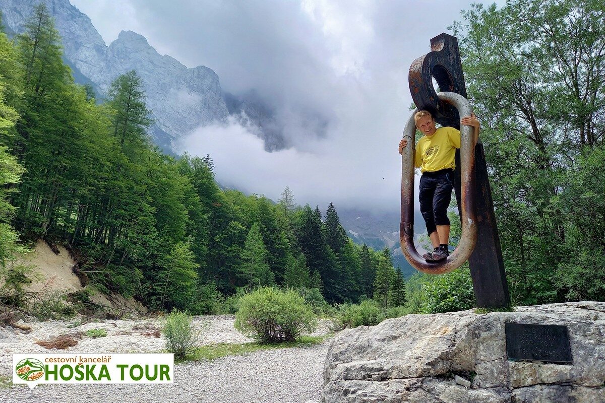 052_průvodce Tomáš v horolezecké karabině